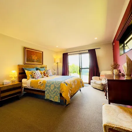 Acacia Bay Lodge- Private Manor With Lake And Garden Views-2
